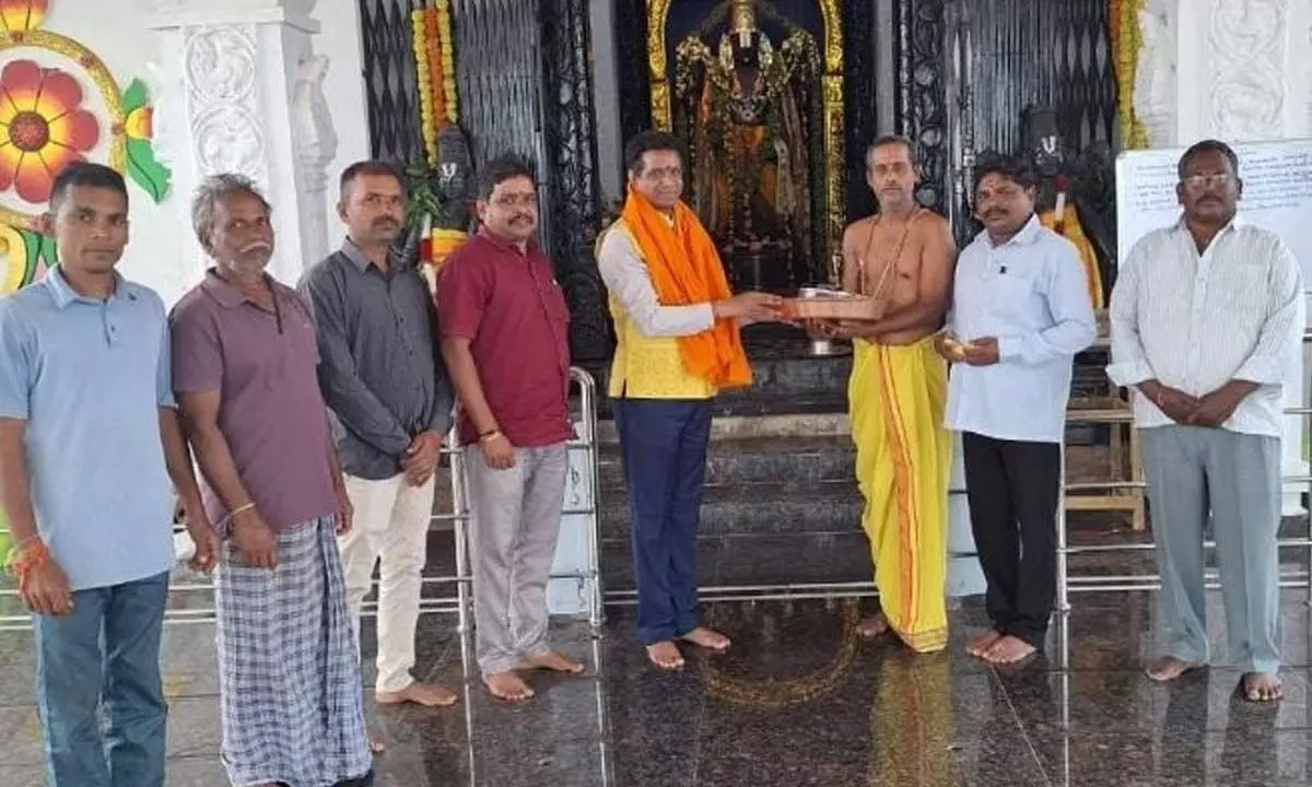 Narender Reddy visits Kodimial Venkateswara Swamy Temple