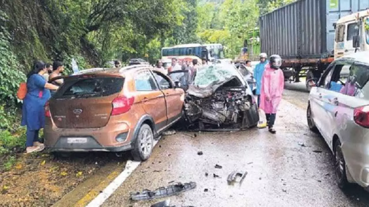 Multi-vehicle collision on Shiradi Ghat