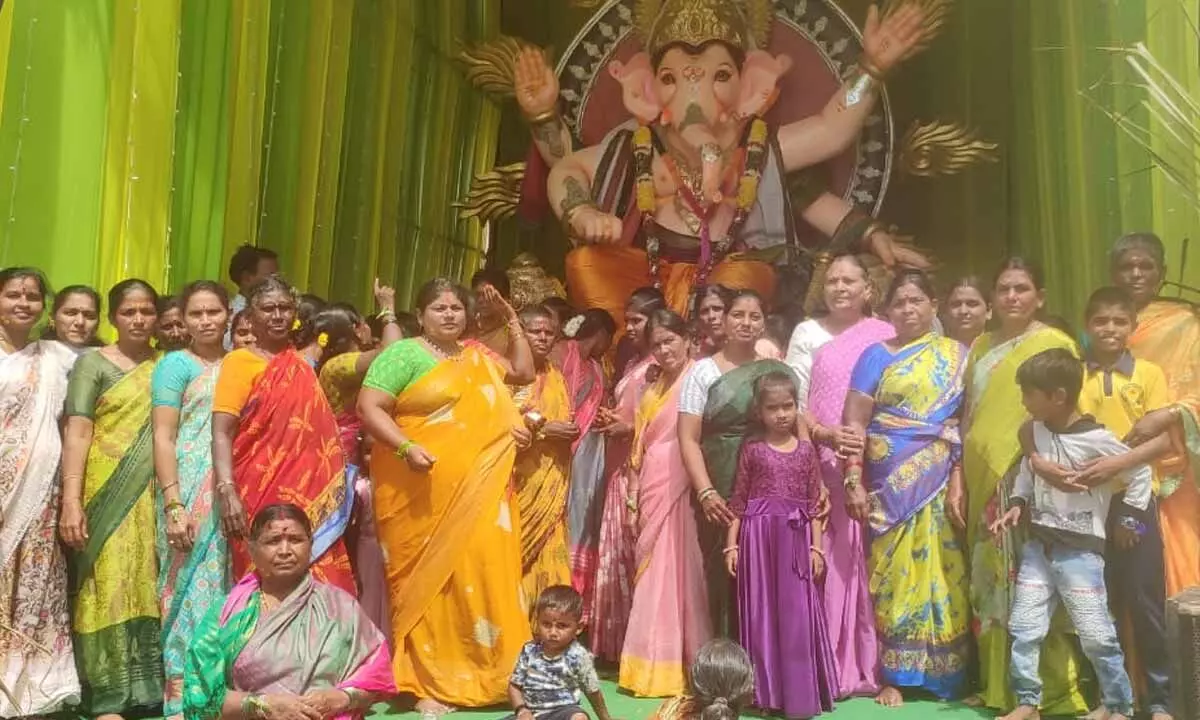 Gurram Thota Women Celebrate Ganapathi Pooja with Enthusiasm in Ieeja Municipality