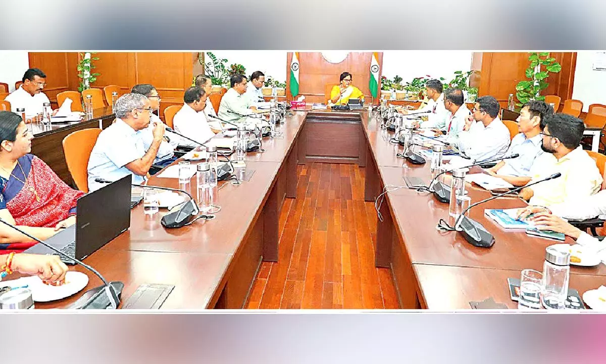 CS briefs central team on flood damage in State