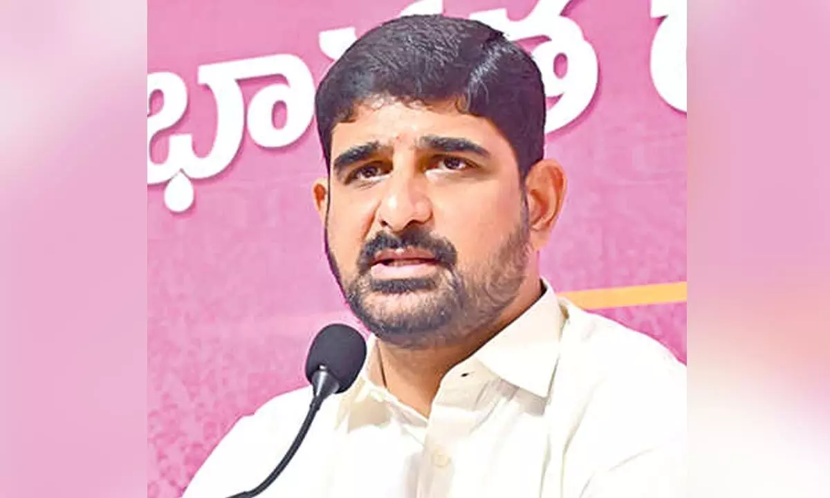 Kaushik Reddy dares defected MLAs to wear sarees, bangles