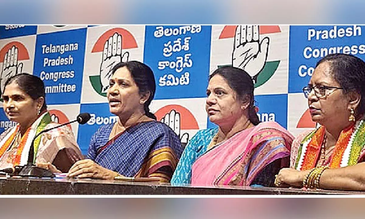 Women Congress leaders show footwear to Kaushik Reddy