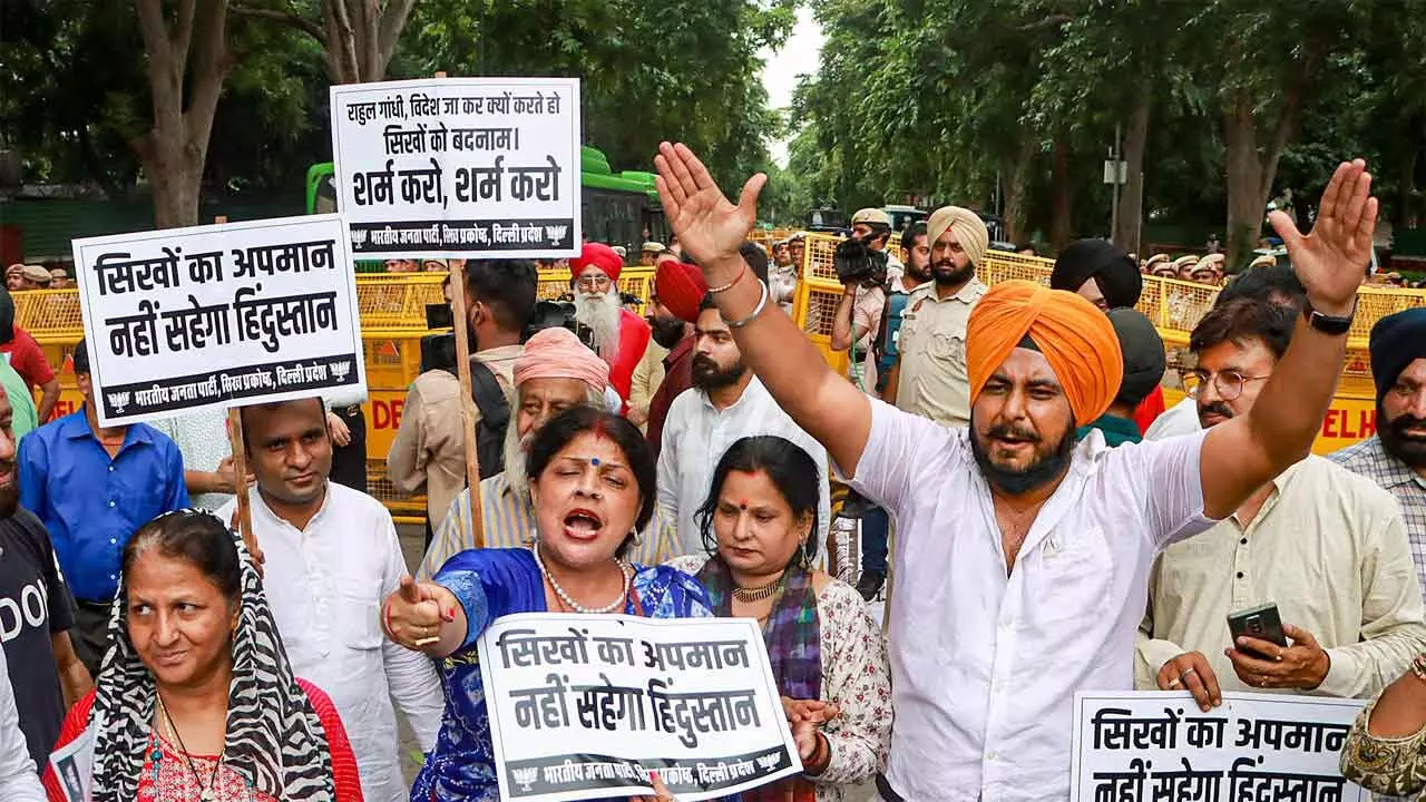 BJP’s Sikh cell members protest against Rahul