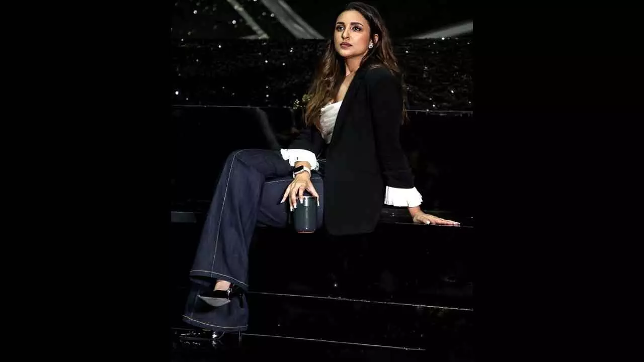 Parineeti Chopra makes a stylish comeback to her bay; turns heads in black ensemble