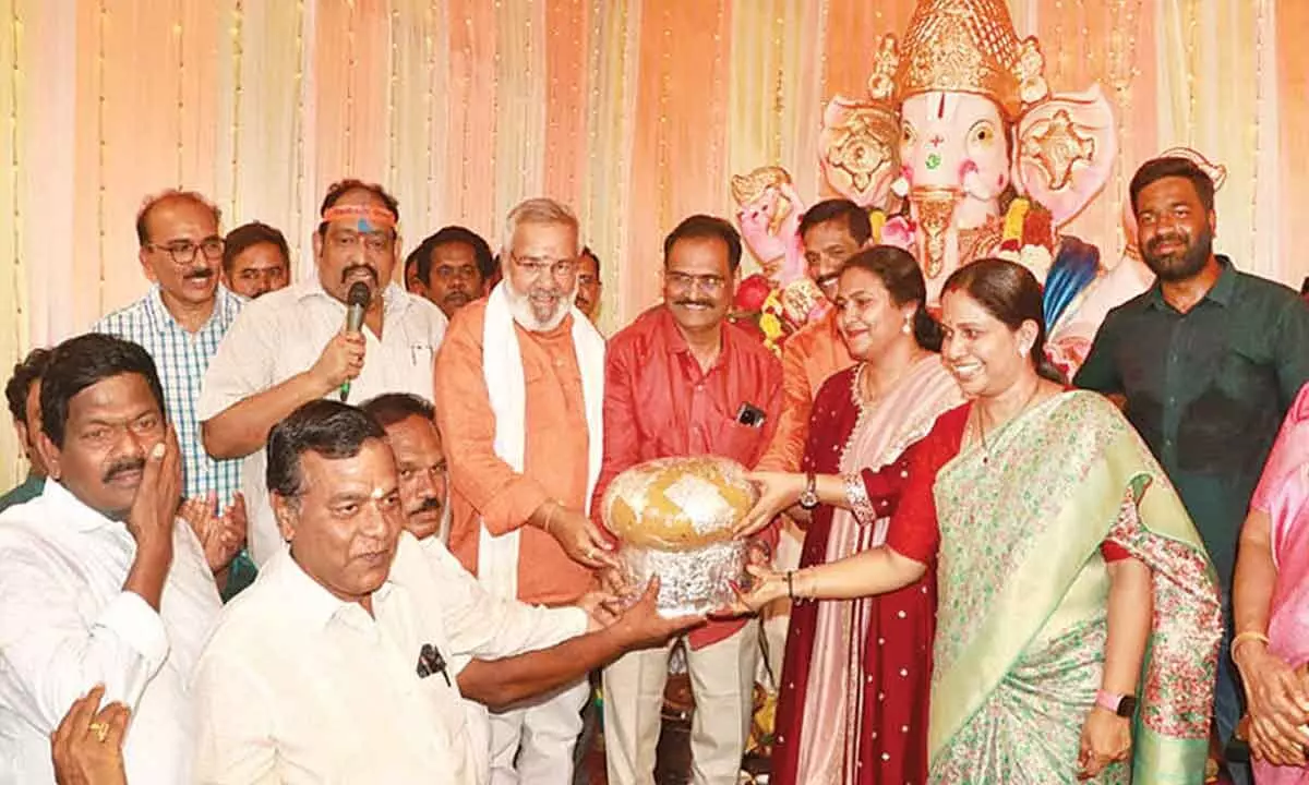 Religious fervour marks Ganesh idol immersion