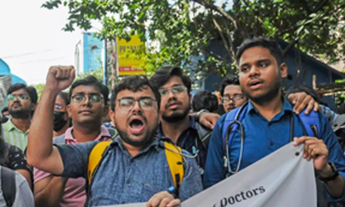 30-member junior doctors delegation head to Nabanna for talks with Mamata