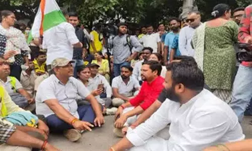 Ex-bus marshals protest near LG’s office