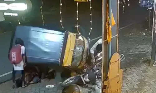 Mangaluru: Student honoured for heroic rescue of mother