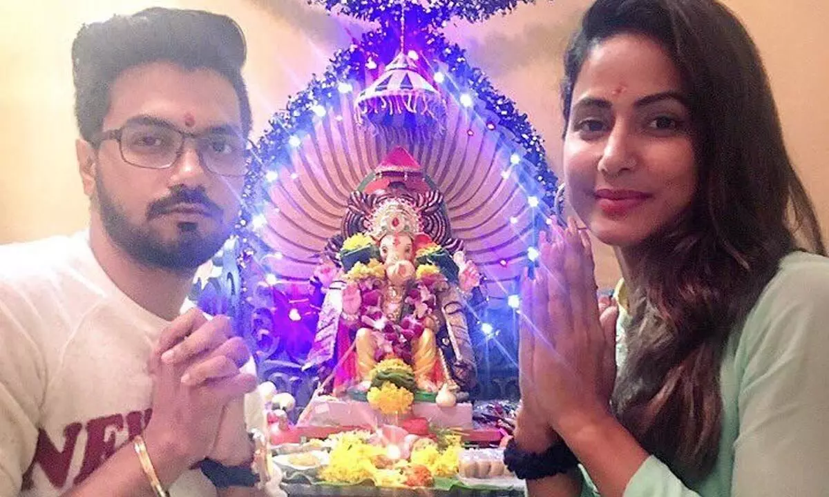 Hina Khan seeks Bappa’s blessings amid breast cancer treatment