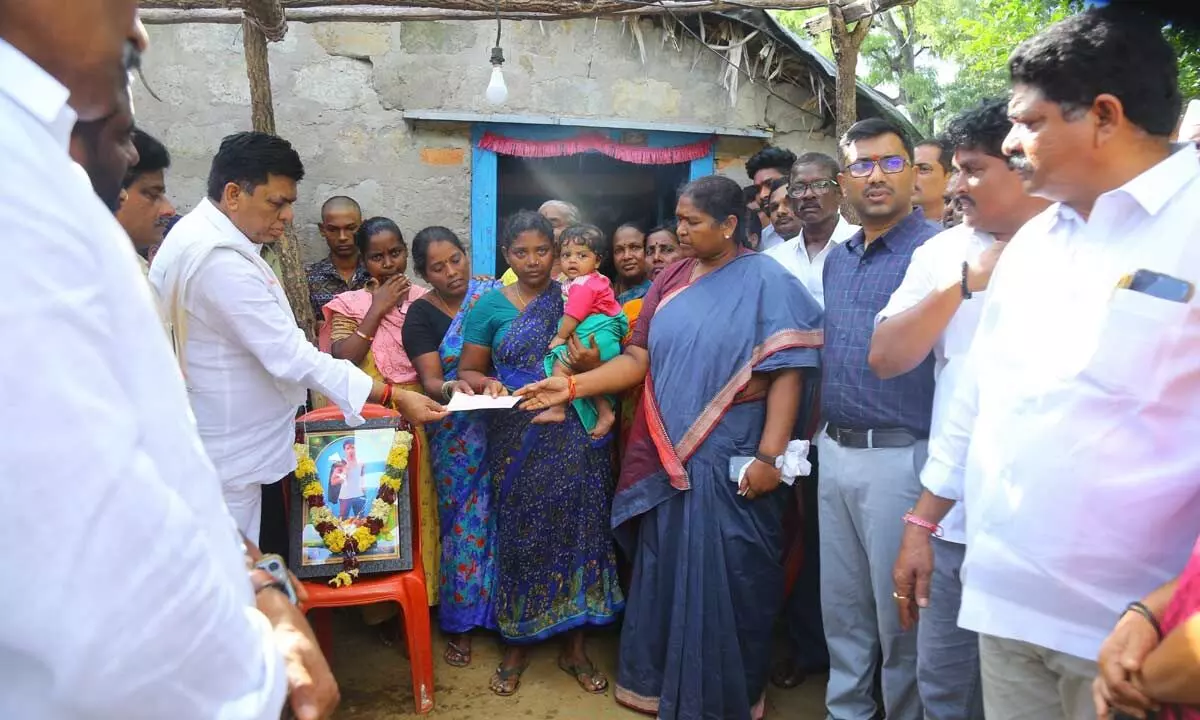 Seethakka hands over flood relief cheques