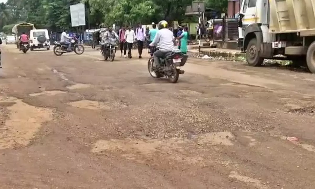 Roads in Hubballi-Dharwad damaged, residents curse