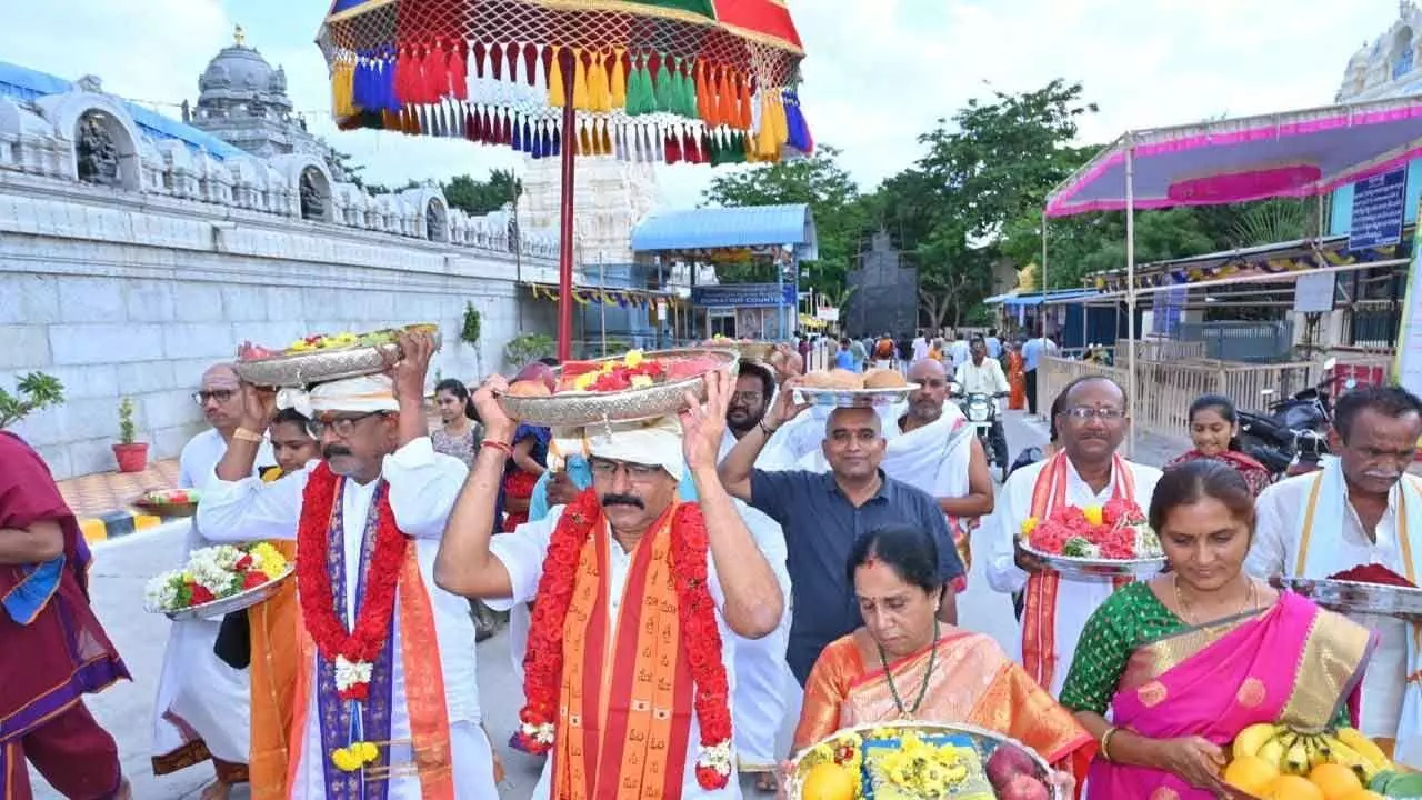 Kanipakam Brahmotsavam: Silk clothes offered to Sri Varasiddhi Vinayaka Swamy