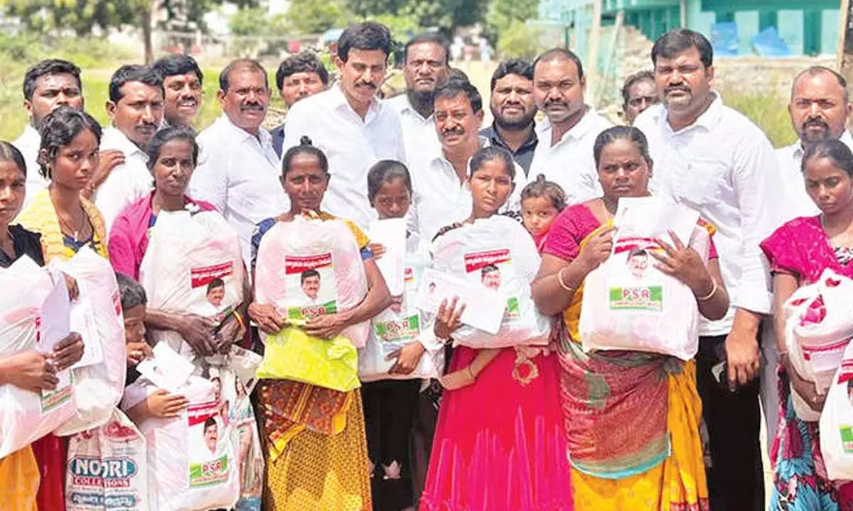 4000 notebooks distributed to flood-hit students