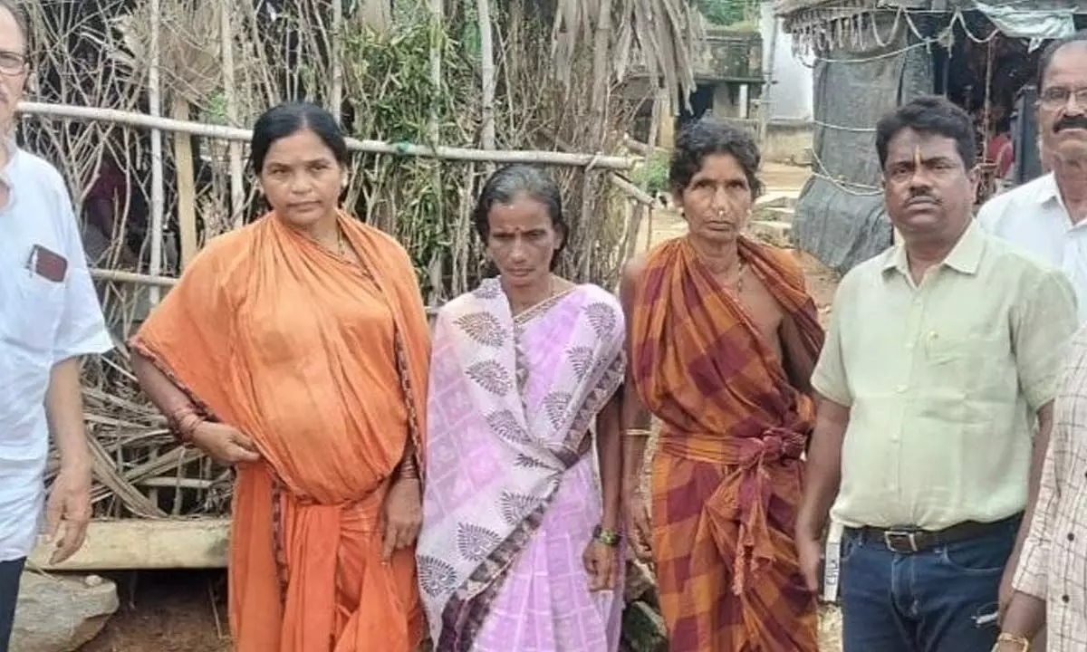 HRF team members with the family members of the deceased in Saradapuram village on Saturday