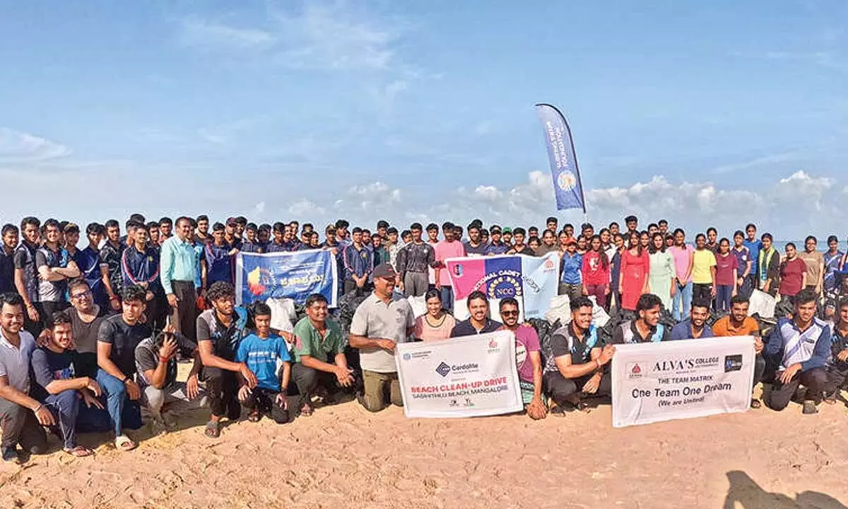 Beach cleaning held on International Democracy Day