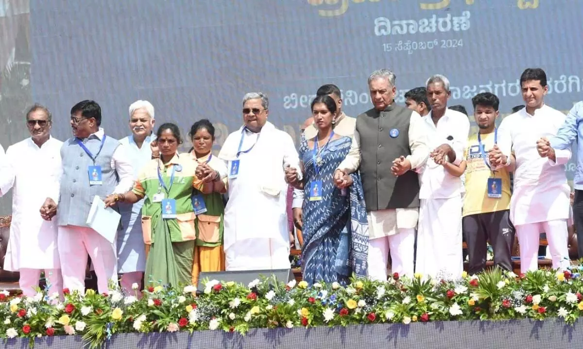 2,500-km-long human chain awarded by World Book of Records