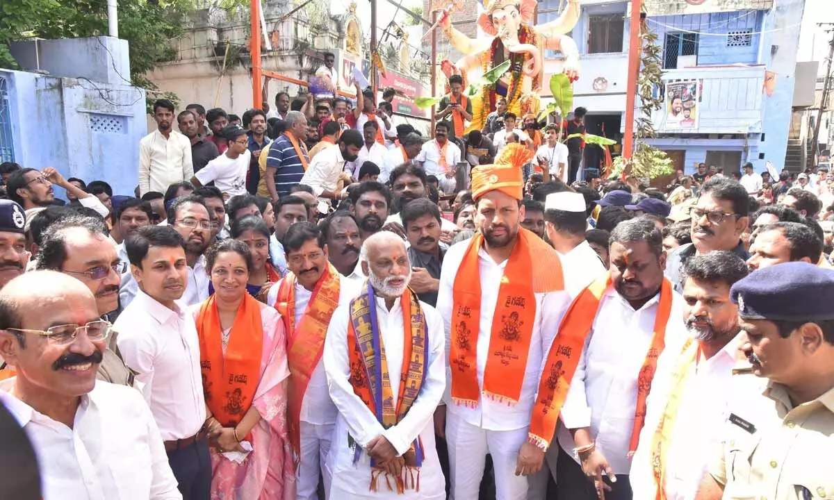 Industries, Commerce and Food Processing Minister TG Bharath, MPs, MLAs, Mayor and SP Bindu Madhav offering prayers to the first idol Lord Ganesh at Rambotla temple in Kurnool on Sunday