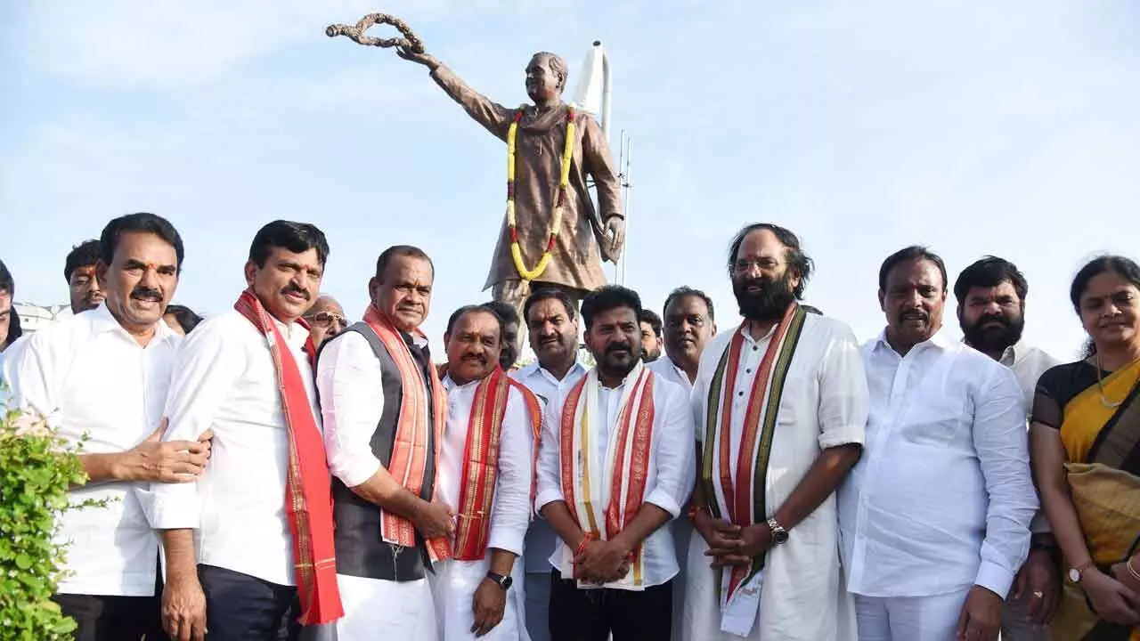 Slugfest over Rajiv statue turns bitter