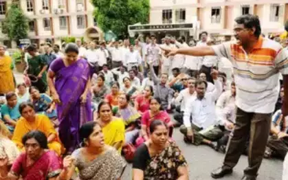 Seemandhra Leaders Strategize to Counter Telangana Move