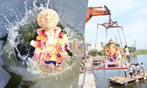 Warangal: Fanfare marks Ganesh nimajjanam