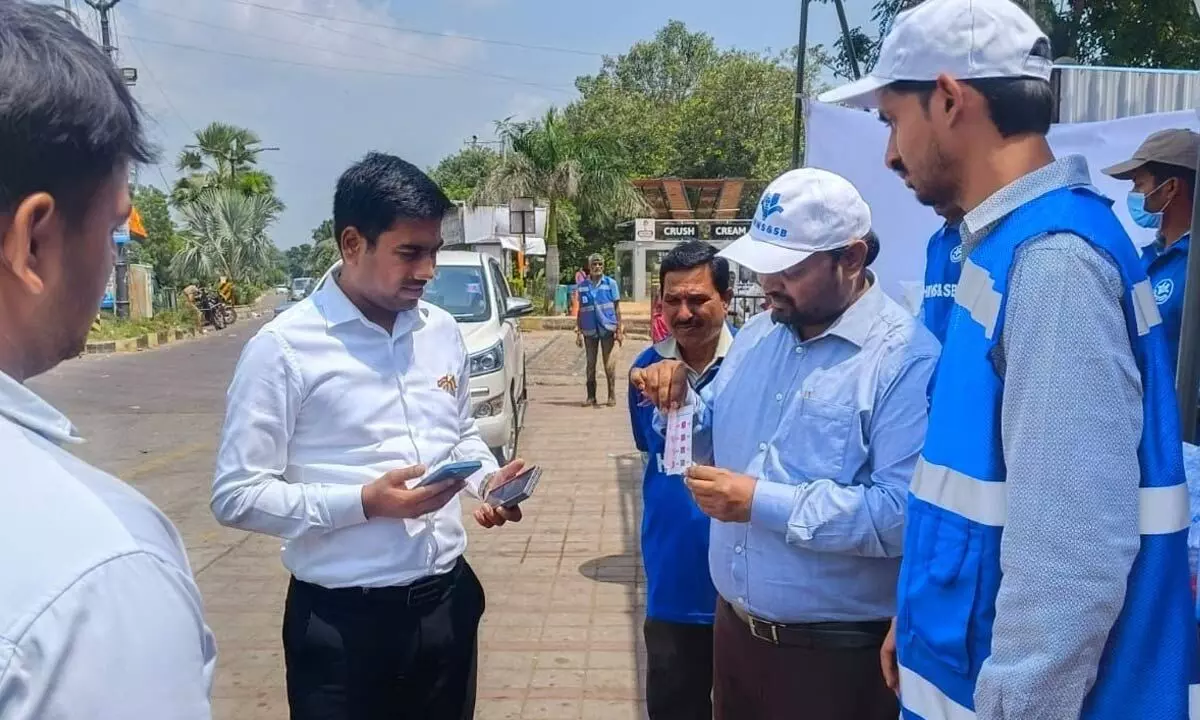 HMWSSB chief inspects water camps