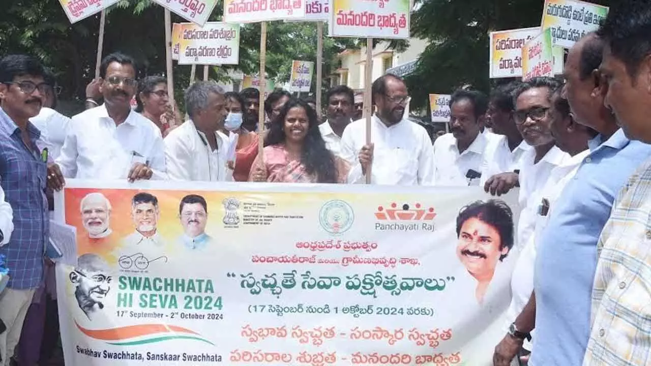 District collector Vijaya Krishnan, MLA Konathala Ramakrishna taking part in the cleanliness drive in Anakapalli on Tuesday