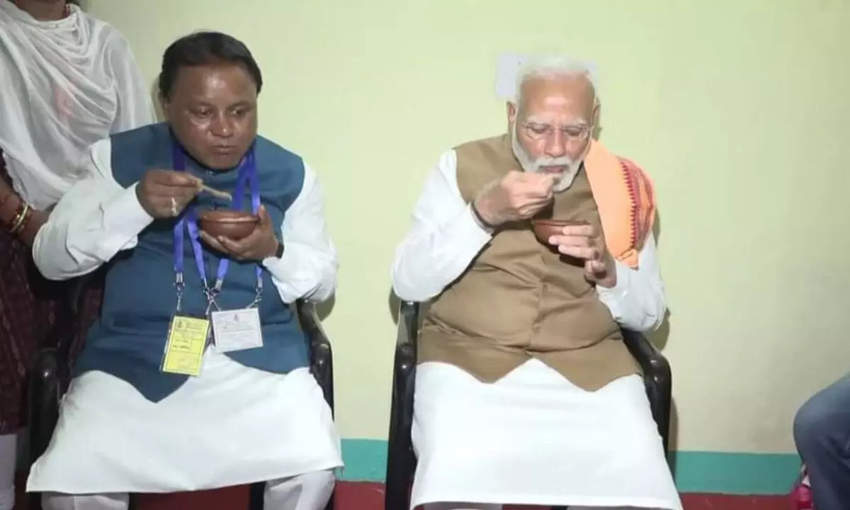 Modi interacts with PMAY-U beneficiaries