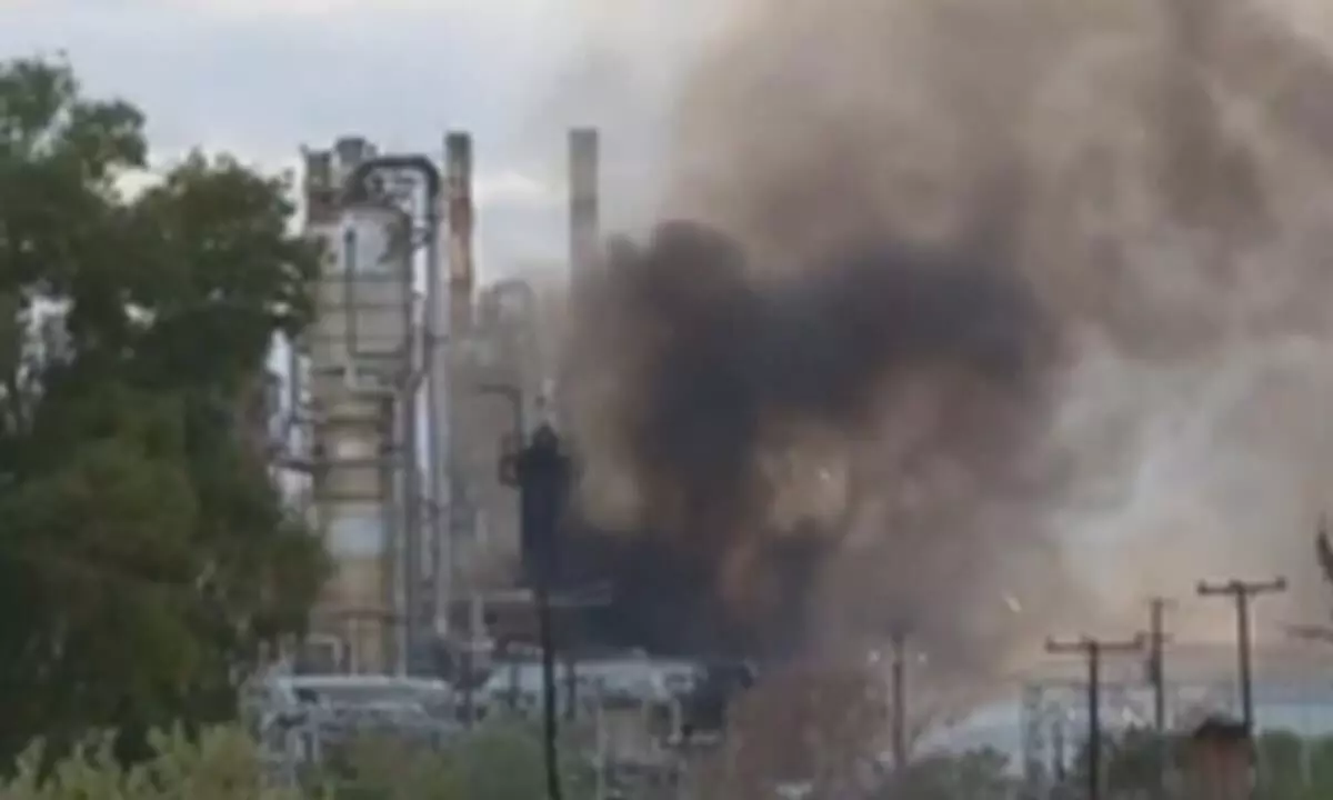 Four injured in Greek oil refinery fire