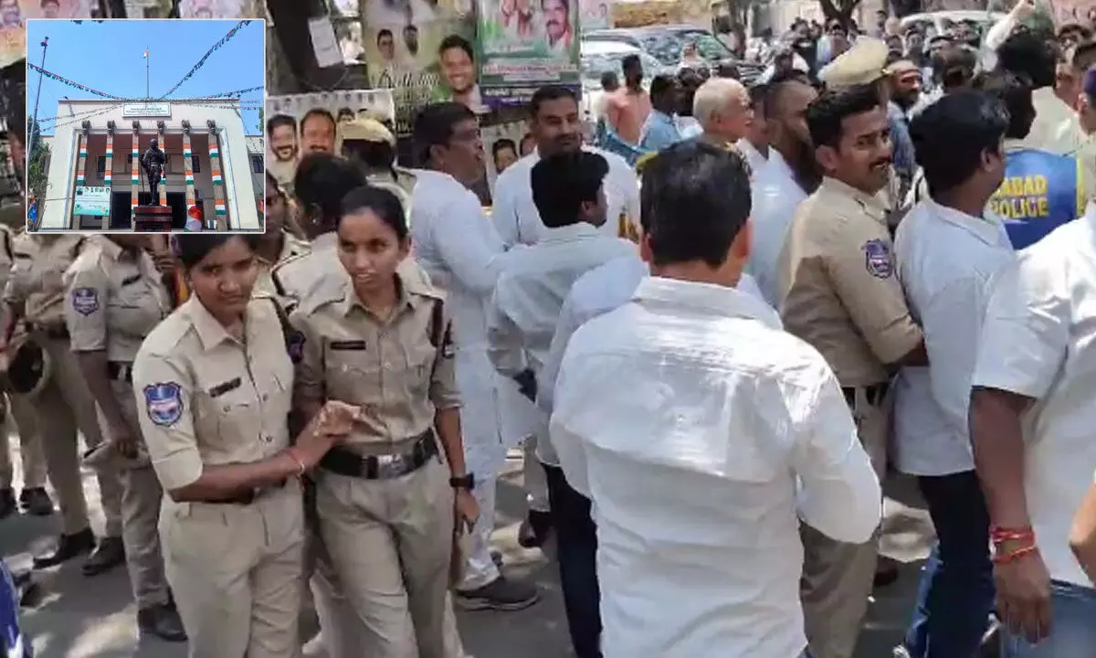 Tension at Gandhi Bhavan as Congress Workers Attempt to Burn Modi Effigy