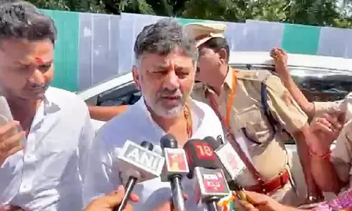 Speak out on insult to community by Munirathna: DKS