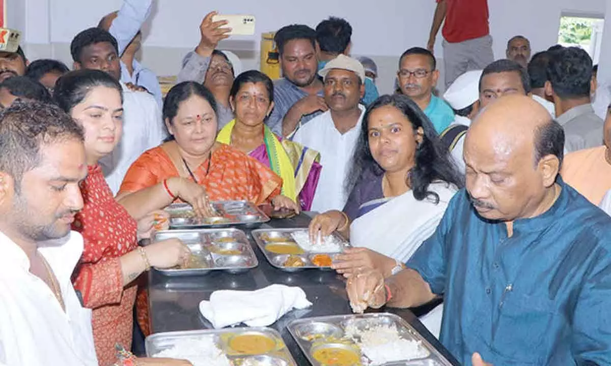 Anna Canteen caters to hunger pangs of weaker sections