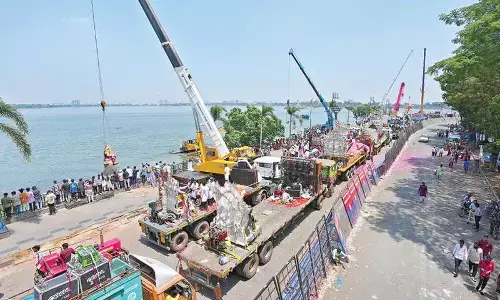 Idol immersions continue for 2nd day; traffic goes for a toss