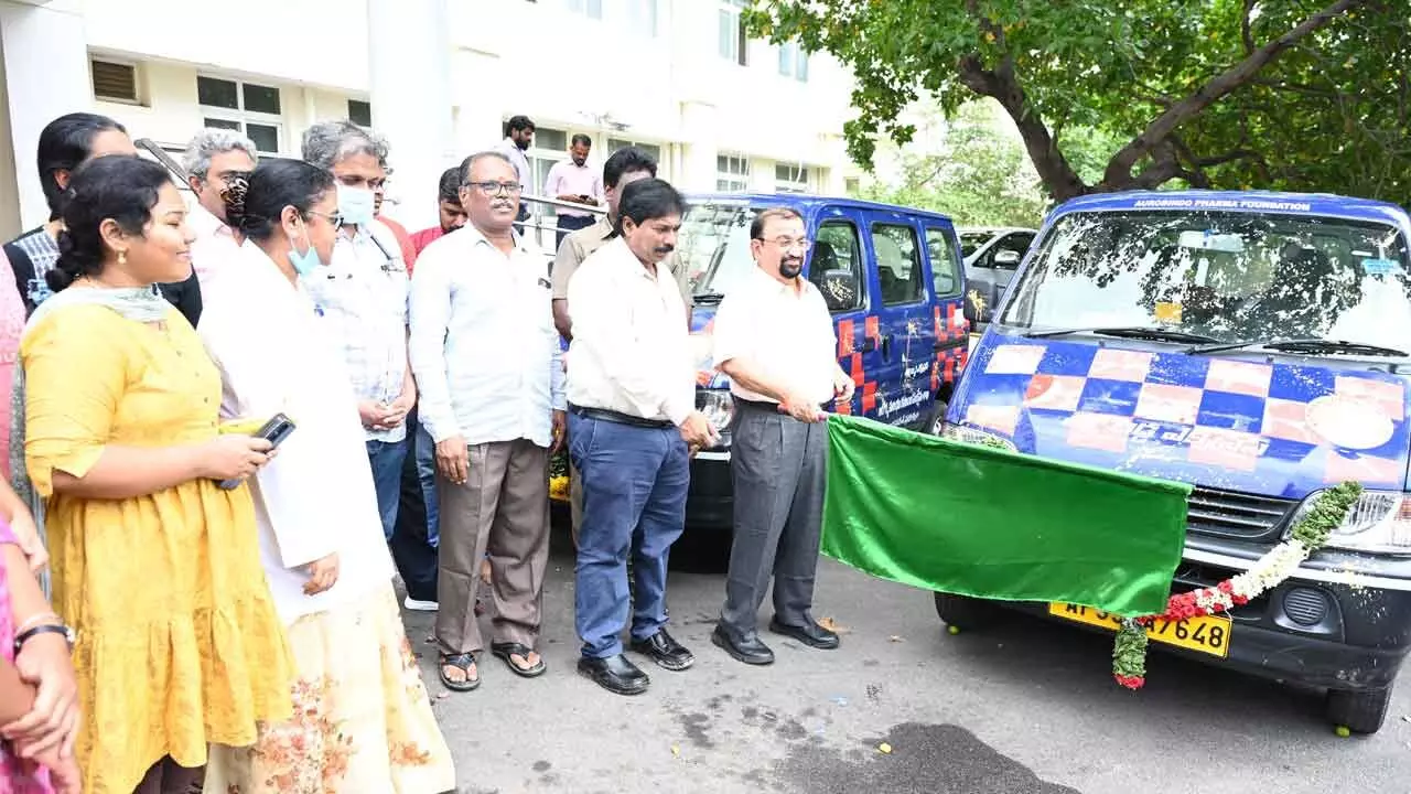 SVIMS gets two Thalli-Bidda express vehicles