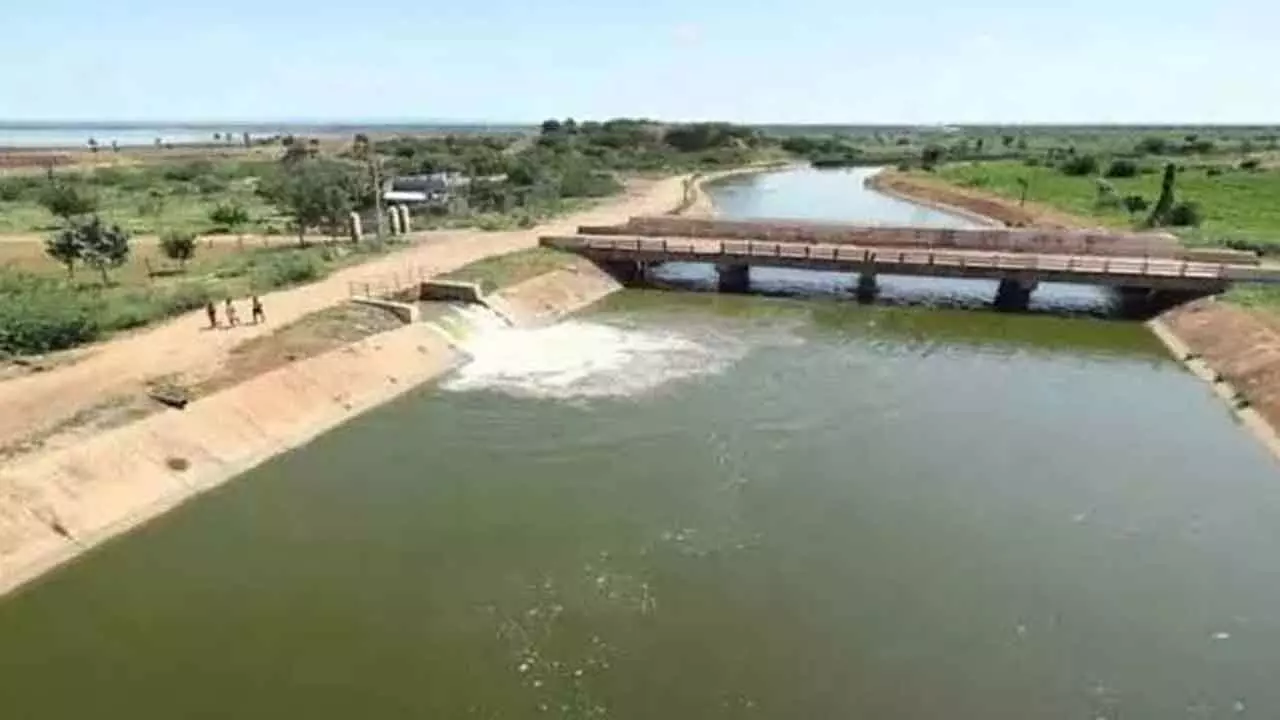 A view of the HLC canal from the Tungabhadra reservoir.