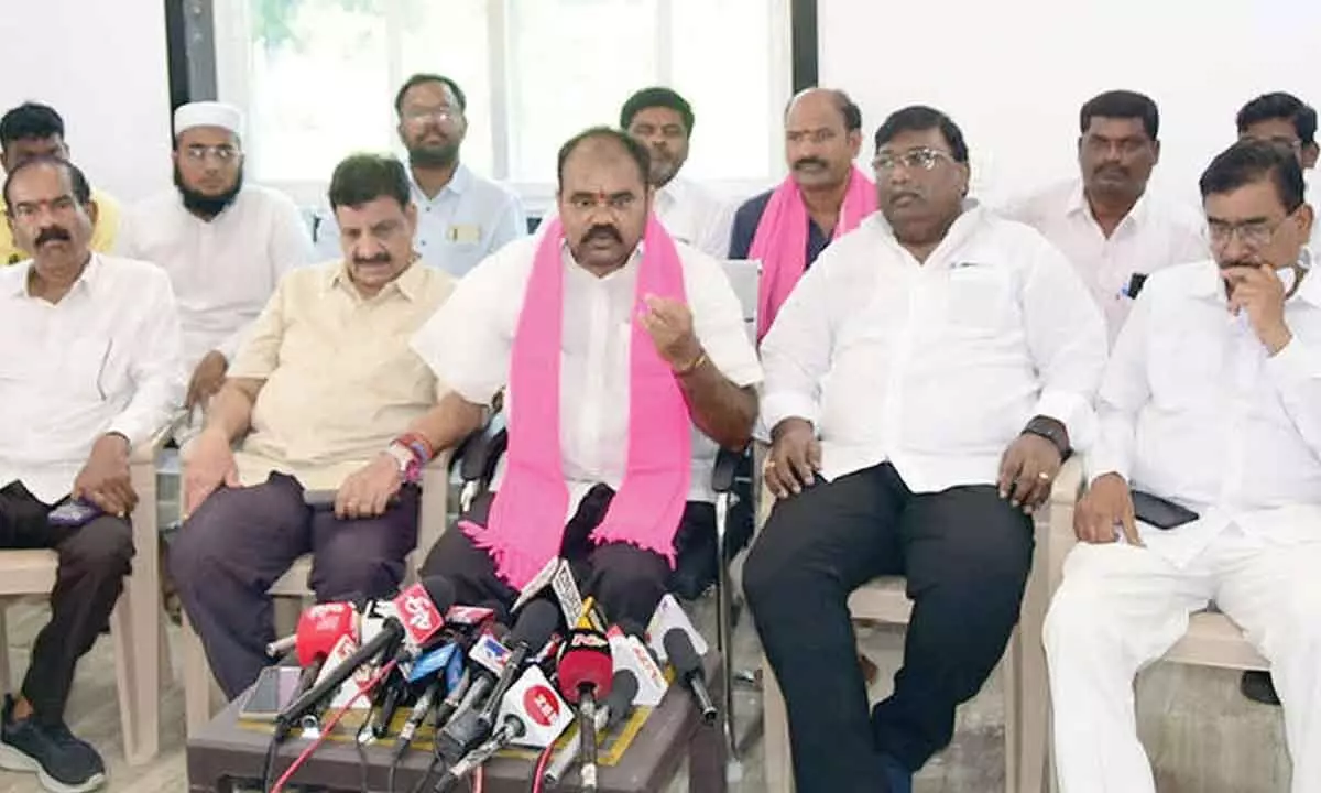 Former Nalgonda MLA Kancharla Bhupal Reddy along with former ZP Chairman Banda Narender Reddy addressing the media in Nalgonda