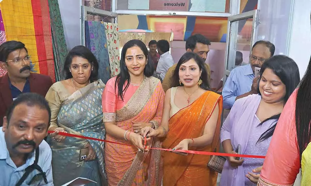 Hyderabad Hosts 9-Day Live Handloom Silk Expo