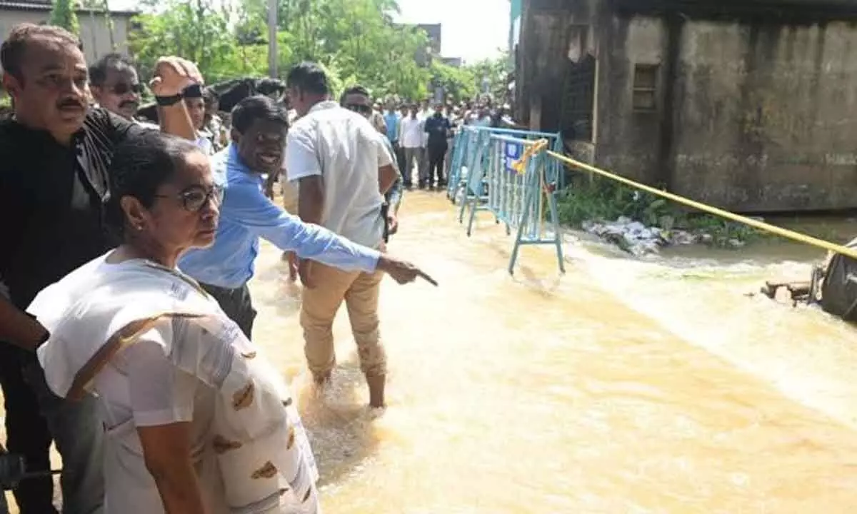 Mamata Banerjee Seeks PMs Intervention In Bengal Floods, Threatens DVC Ties