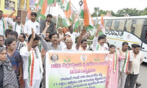 Congress stages protest over threats to Rahul Gandhi