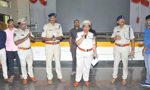 SP V Ratna elaborating on cybercrimes at a programme in a  college in Dharmavaram on Thursday