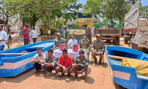 4 Maoists held for smuggling boats