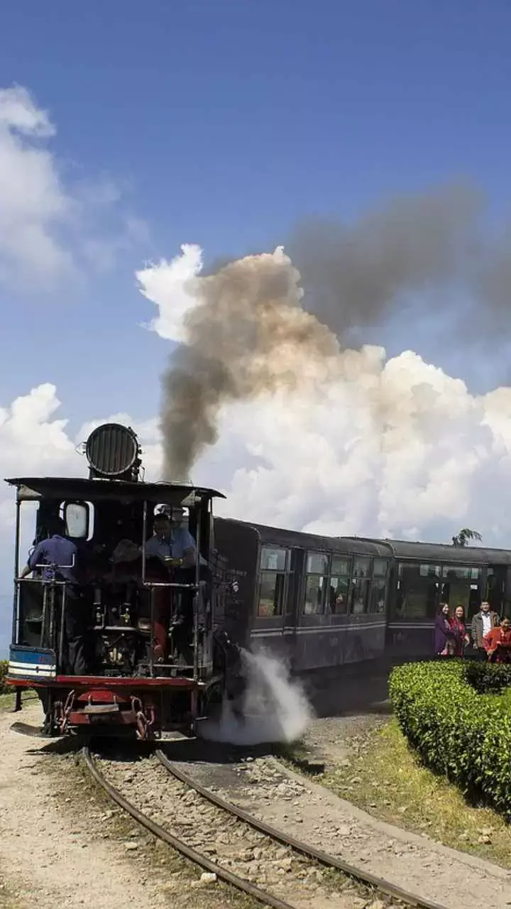 Top Scenic Train Rides in North India’s Hill Stations