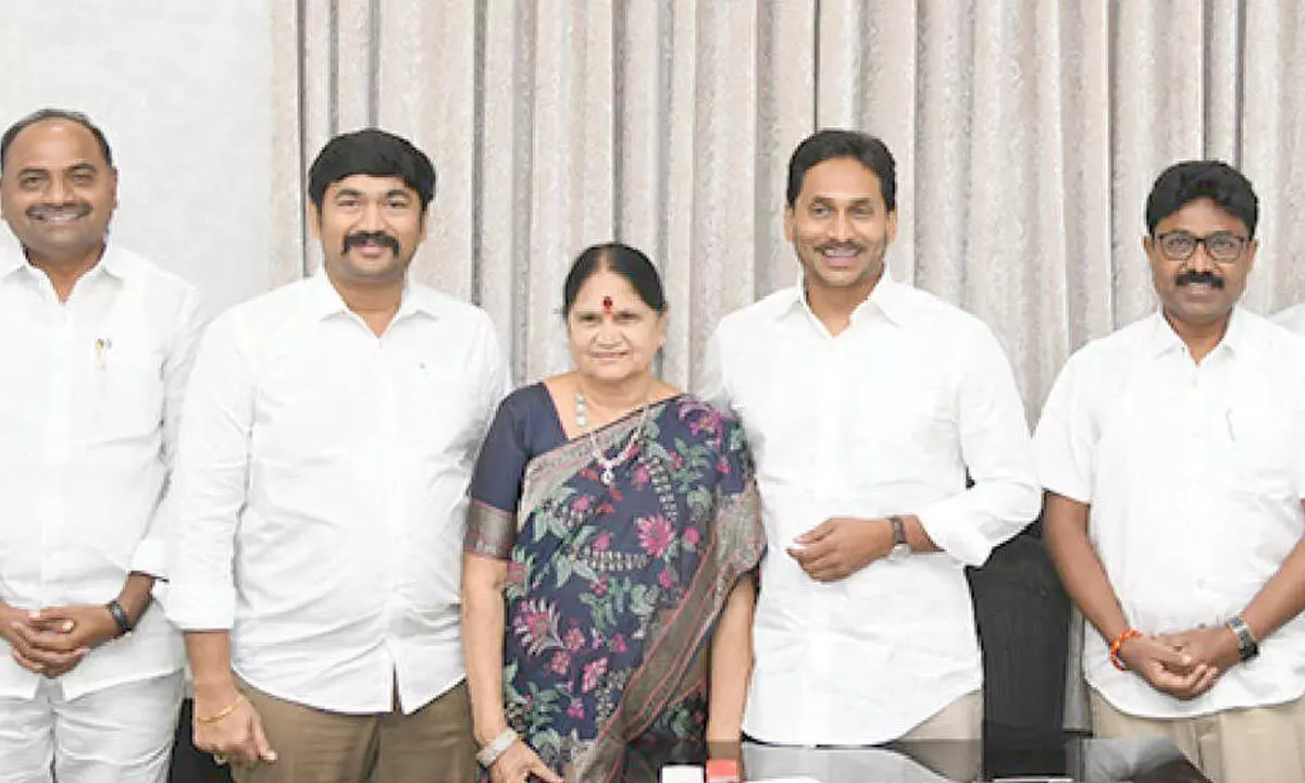 Buchepalli Siva Prasad Reddy, Chevireddy Bhaskar Reddy and other leaders with YSRCP president YS Jagan Mohan Reddy and Prakasam ZP chairperson Buchepalli Venkayamma in Tadepalli on Friday