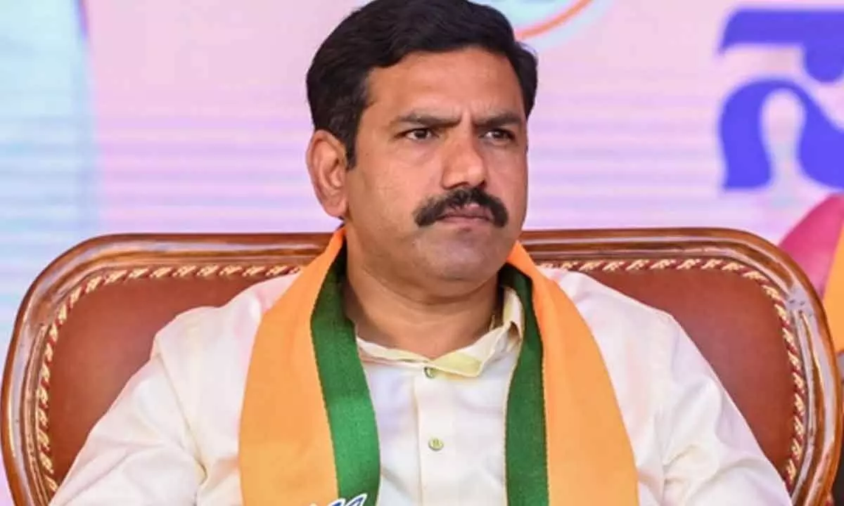 BJP slams Cong govt after Ktaka varsity restrains students from taking part in Ganesh Utsav