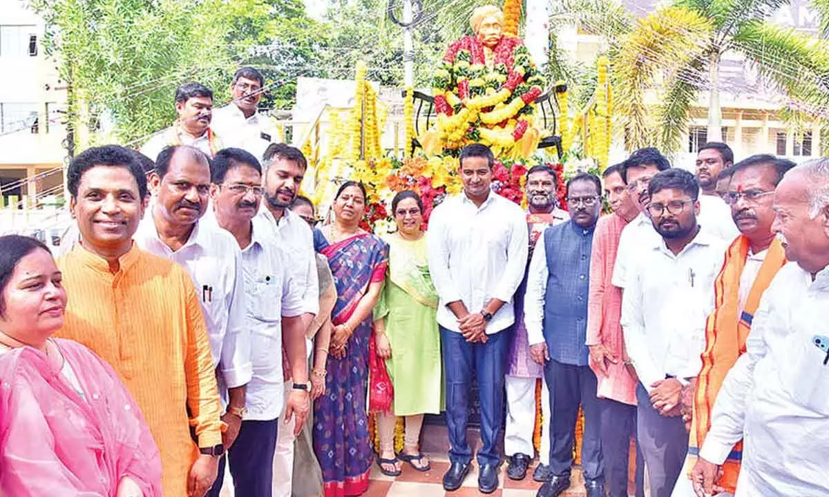 Rich tributes paid to Gurajada Apparao