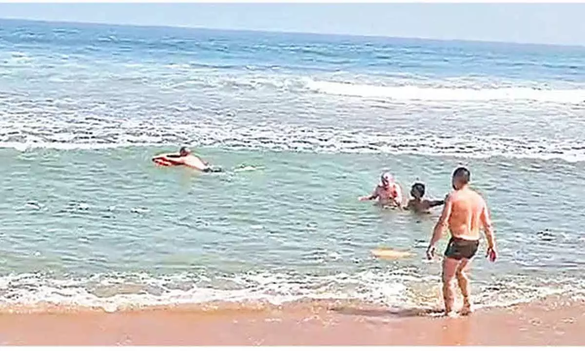 Lifeguards rescue foreign tourists from rip current