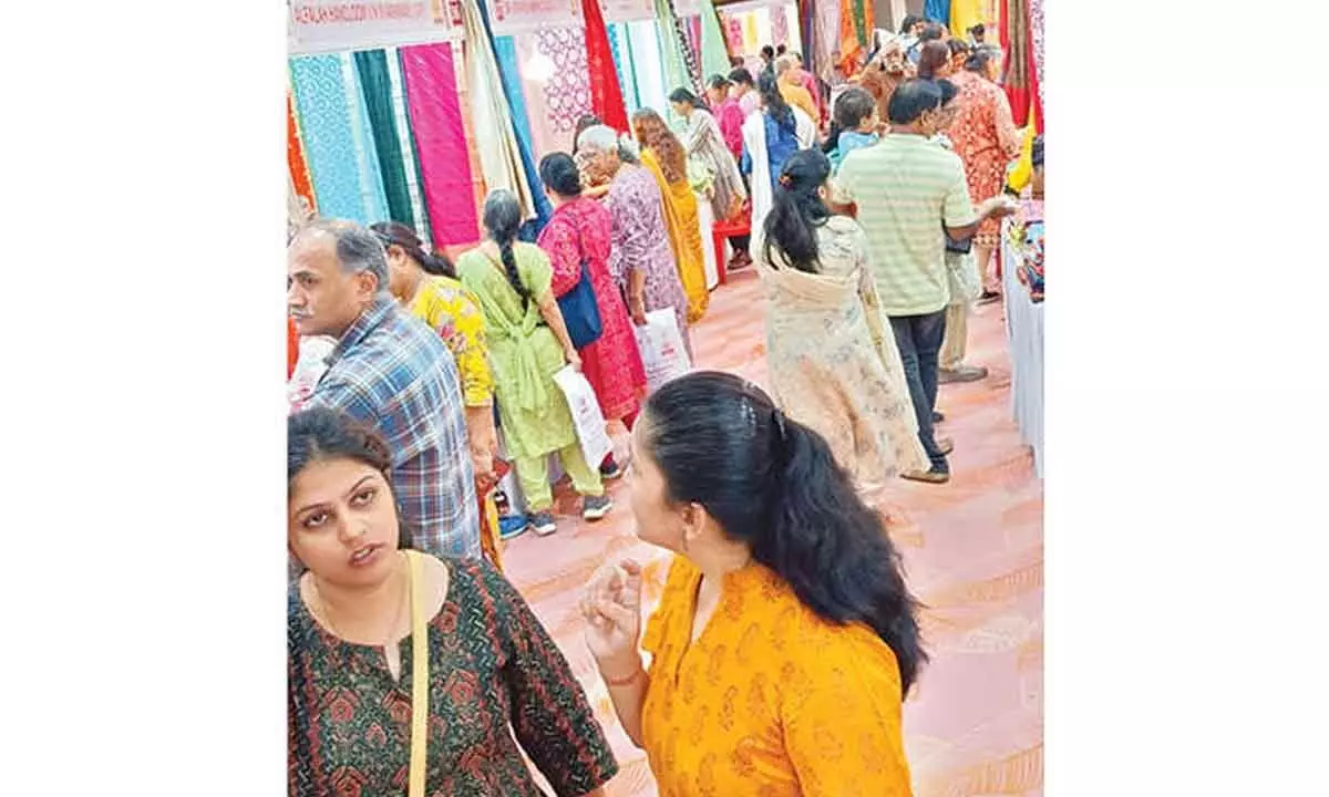 8-day-long silk exhibition from today