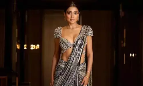 Shriya Saran sets social media on fire