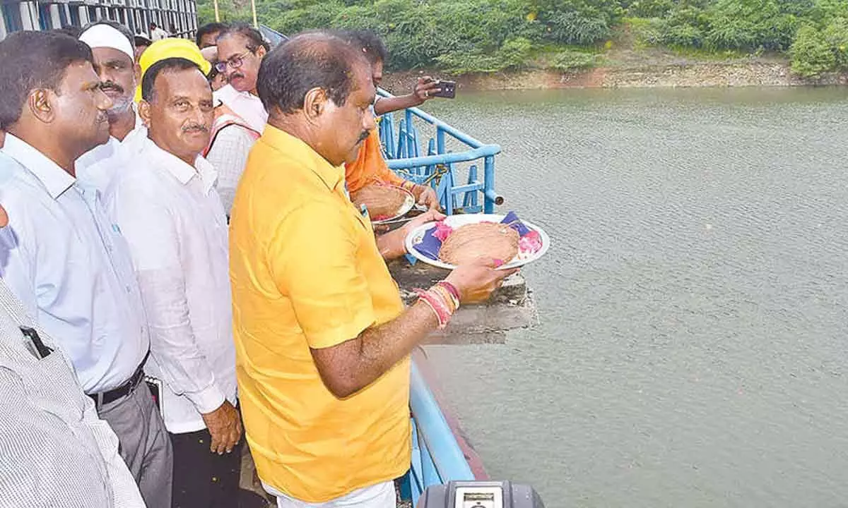 Minister for Water Resources Development Nimmala Ramanaidu offering Harathi to River Krishna at Malyala lift irrigation scheme in Nandikotkur on Sunday