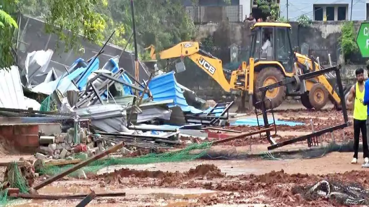 HYDRA rivets eyes on Kavuri Hills, razes illegal structures