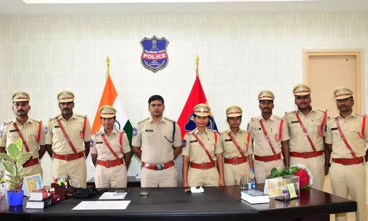 District SP T. Srinivas Rao Guides Probationary SIs on Police Station Duties and Training in Jogulamba Gadwal